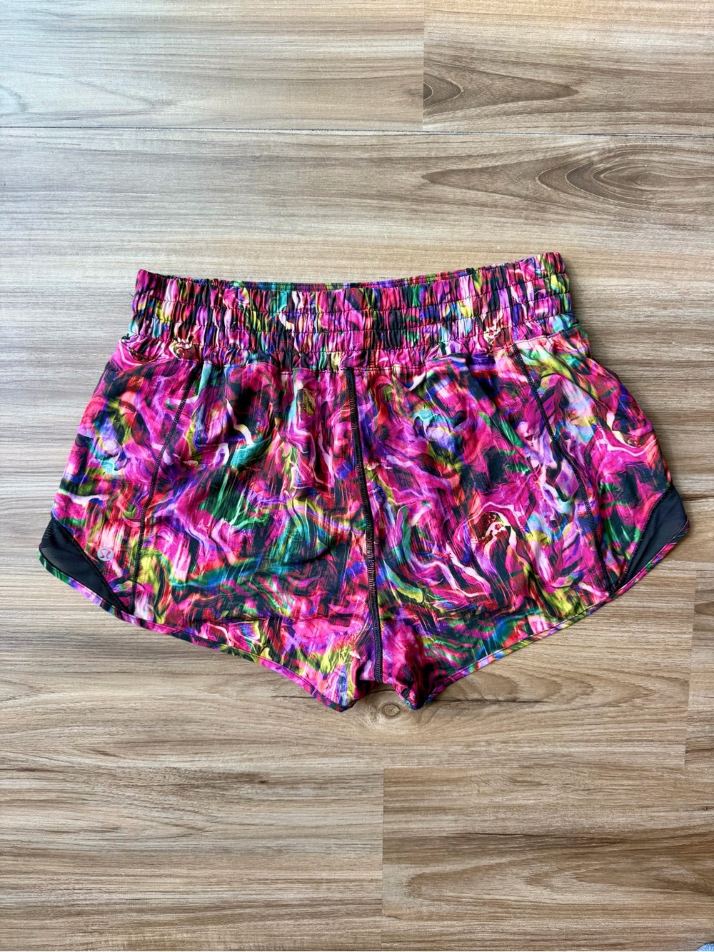 NWOT Lululemon Hotty Hot High-Rise Shorts 8 - Picture 2 of 8